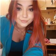 Studentessa bilingue impartisce lezioni di spagnolo